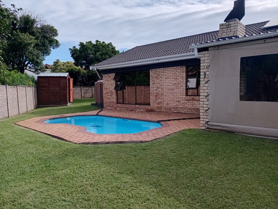 4 Bedroom Property for Sale in Gonubie Eastern Cape